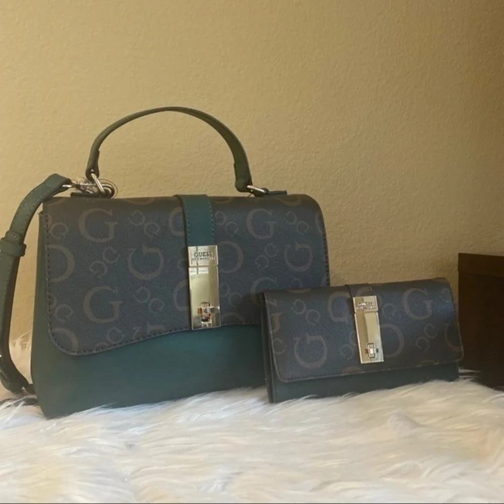 New Guess Elsie Logo Flap Crossbody bag & wallet